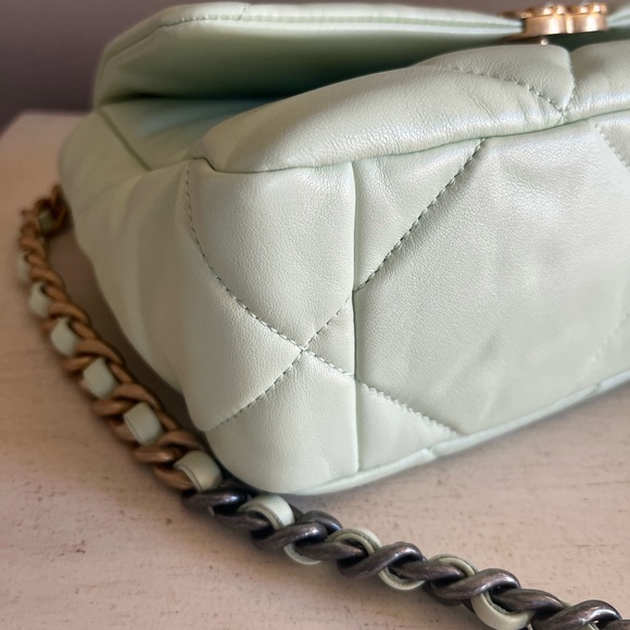 Chanel 19 season 22C brand new                    💚All inclusions ! - Picture 4 of 16